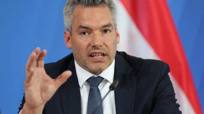 Австрийският канцлер: Нека ядат бургери! Бедните трябва да се хранят в Макдоналдс